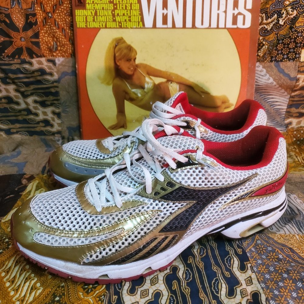 DIADORA MYTHOS SAMURAI III